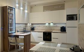 Leo Apartment Obchodna - Family