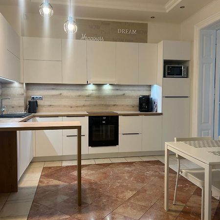 Leo Apartment Obchodna - Family Братислава Екстер'єр фото