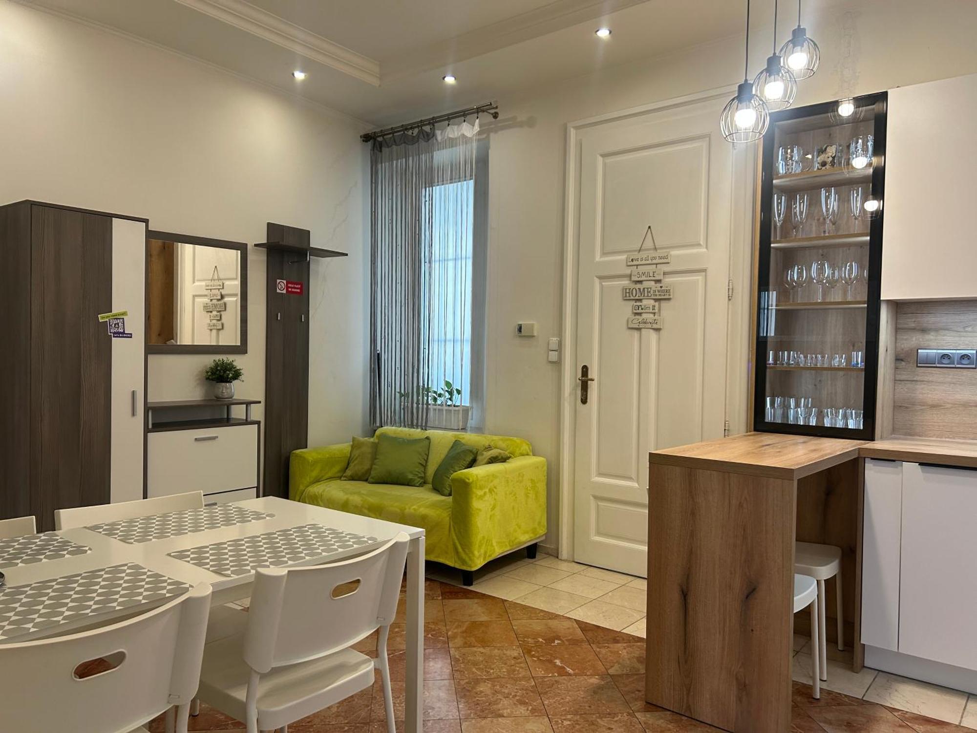 Leo Apartment Obchodna - Family Братислава Екстер'єр фото